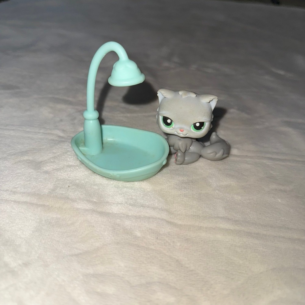 Littlest‎ Pet Shop Grey Persian Cat w shower